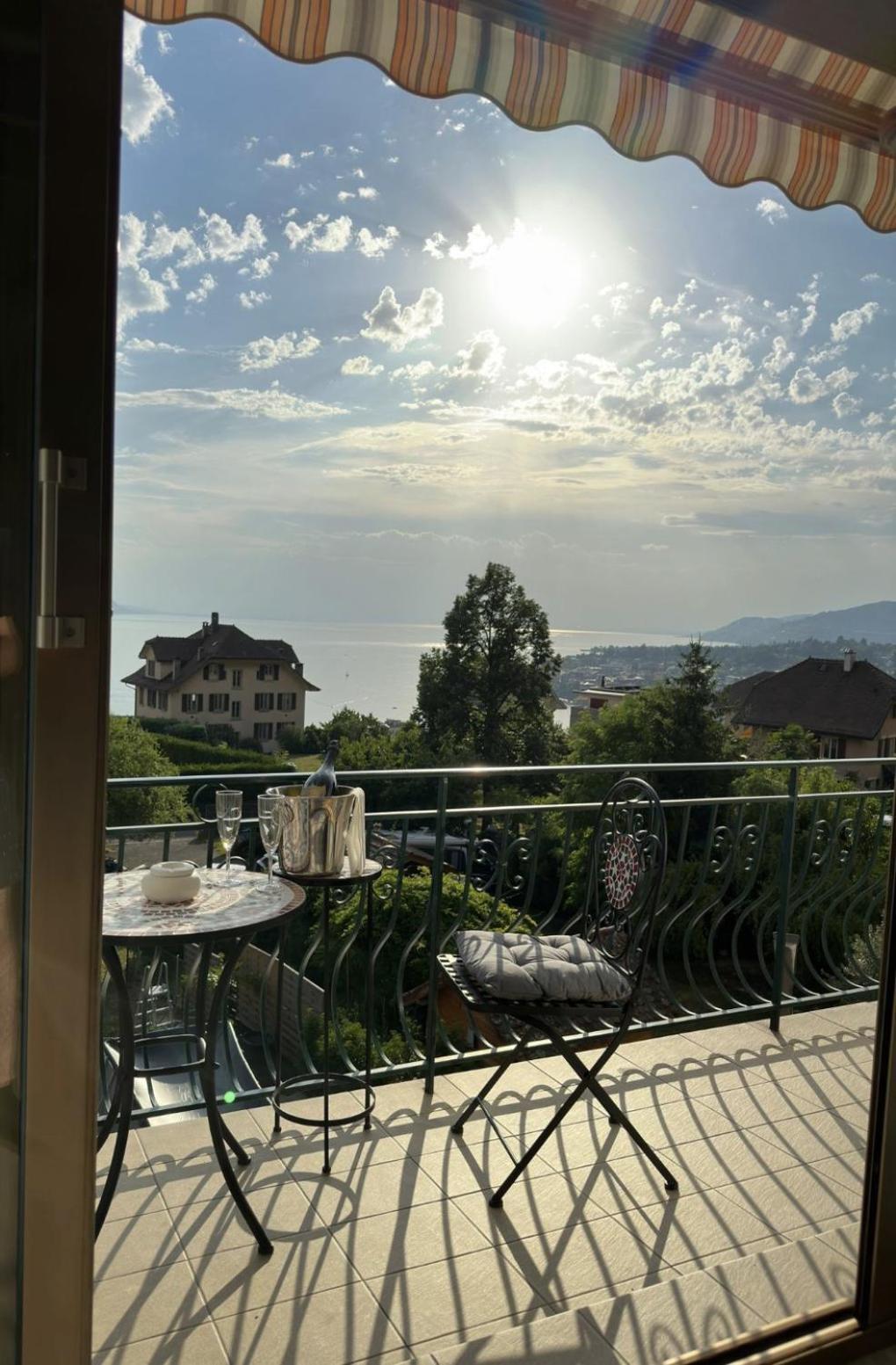 Villa Montreux Bagian luar foto